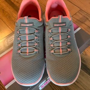 ONLY WORN ONCE Skechers “Summits” size 9.5 wide memory foam, machine washable